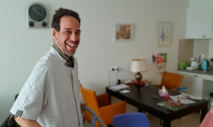 Michel Helpende Aaron Sara Steady